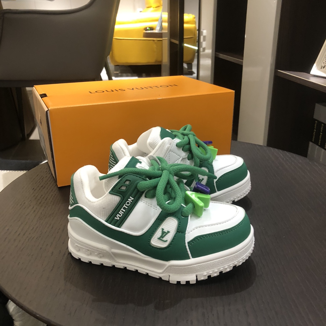 Children's shoes child